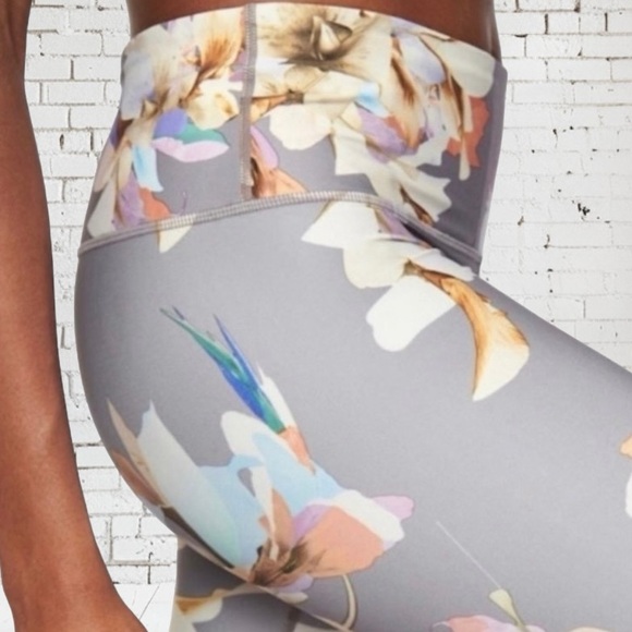 Athleta Gray Floral Elation Paradise 7/8 Tight Yoga Gym Fitness Pants Sz: Small - Picture 2 of 12